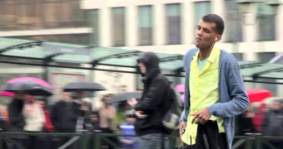 Comment la courtoisie des Belges a failli ruiner le tournage du clip ...