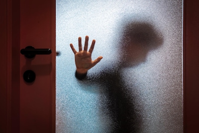 Un enfant de 9 ans enfermé dans un placard pendant 15 jours
