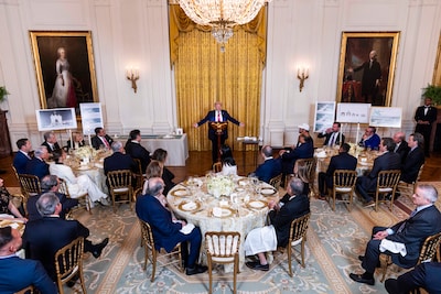 Le dîner fastueux de Trump pour remercier les “très généreux” donateurs de sa salle de bal