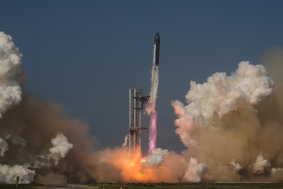 Starship survit à un vol compliqué et termine sa course dans l’océan Indien