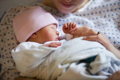 Une Grecque met au monde un enfant issu d’un embryon congelé depuis 22 ans