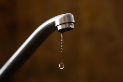 Jemeppe-sur-Sambre et Sambreville toujours en partie privées d’eau potable: un retour à la normale espéré mercredi