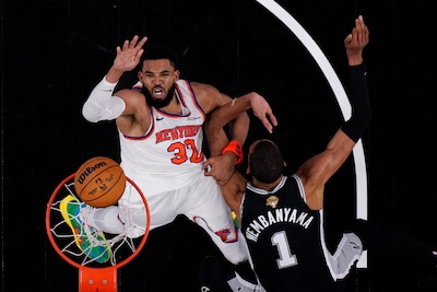 Un premier rendez-vous décousu: les Spurs chutent à domicile, départ idéal pour les Knicks