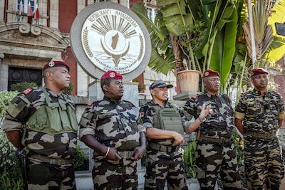 Des militaires annoncent “prendre le pouvoir” après la destitution du président de Madagascar