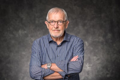 Il rêvait de gagner le Tour de France, mais c’est le prix Nobel qu’il a remporté: qui est Francis Halzen?