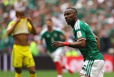 Le Mexique s’envole, les Sud-Africains réduits à neuf (2-0)