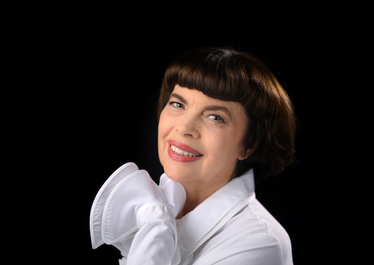 Proche de Poutine, Mireille Mathieu étrille Macron: “Il n'a pas la carrure”  | 7sur7.be