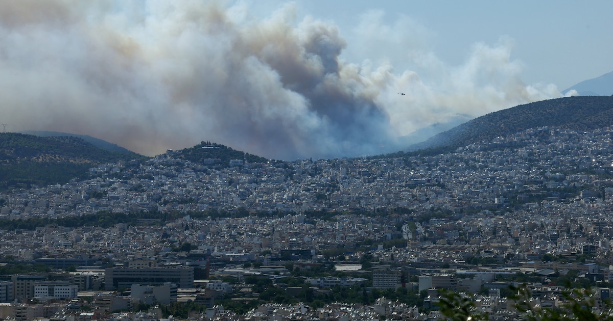Le mégafeu dans le sud-ouest de la France “n’est pas fixé mais on progresse”
