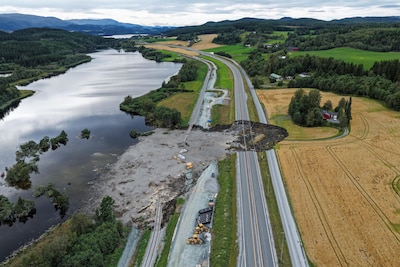 Images impressionnantes en Norvège: une autoroute emportée par un glissement de terrain