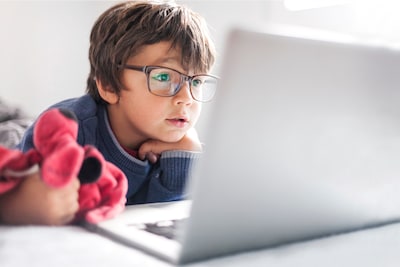 Près d’un million d’enfants belges pourraient être myopes d’ici 2050: des experts tirent la sonnette d’alarme
