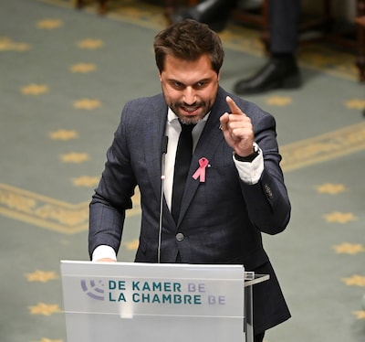 Les attaques de Bouchez envers les journalistes sont “indignes de démocrates”, dénonce l’AGJPB