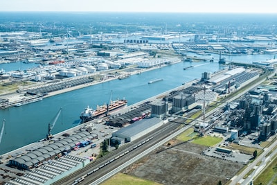 Un mort lors d’un accident dans l’entreprise chimique Evonik au port d’Anvers
