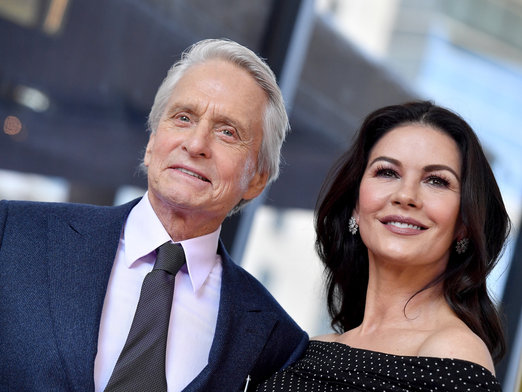 Catherine Zeta-Jones et Michael Douglas ont quatre maisons (et l’actrice n’y voit “rien d’excessif”)