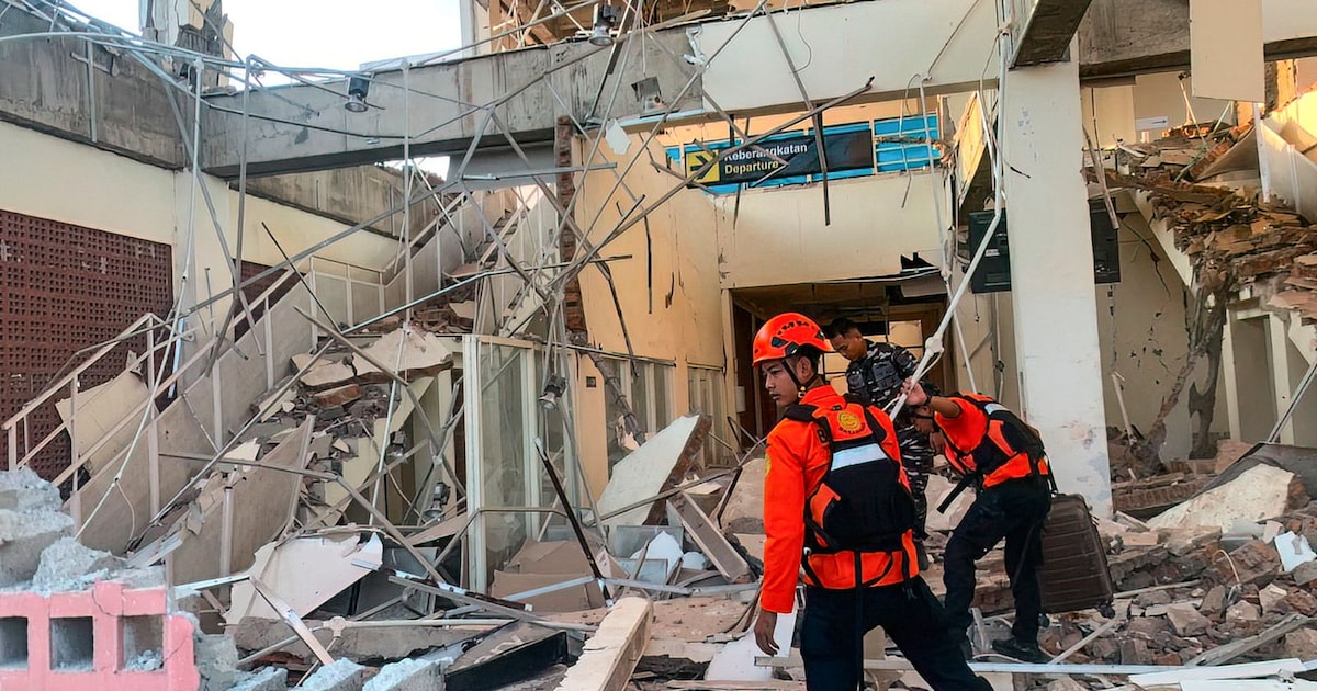 Au moins 20 morts dans un puissant séisme en Indonésie: “Les gens paniquaient, couraient dans tous les sens”