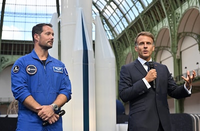 Macron appelle l’Europe à développer ses propres vols habités, avec “une première capsule dans dix ans”