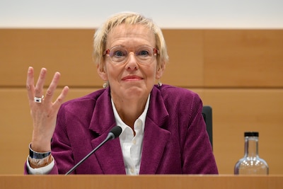 Lalieux répète que les “procédures ont été respectées”, sans convaincre les députés