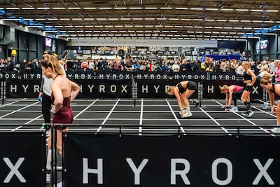 Une jeune femme décède d’hyperthermie lors d’une compétition d’Hyrox à Lyon: “Incompréhensible”