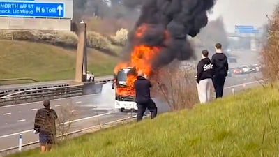 Un bus de supporters de Manchester City prend feu sur l'autoroute