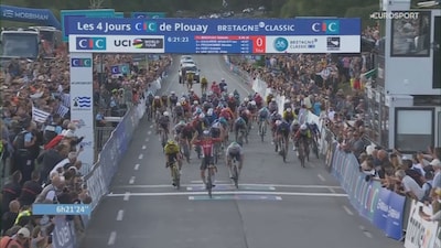 Un sprint surpuissant et une victoire de prestige: Arnaud De Lie triomphe à Plouay