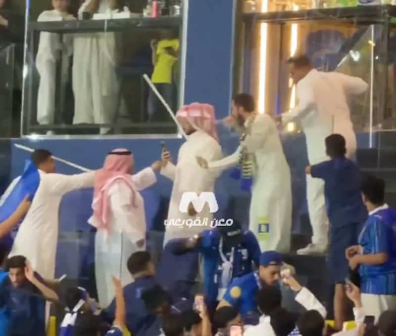 Bagarre à coups de bâtons dans les tribunes en Arabie saoudite | 7sur7.be