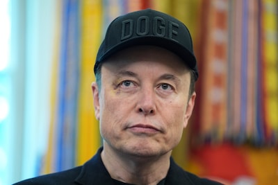 Comment Elon Musk crée le malaise au Royaume-Uni en partageant des drapeaux anglais