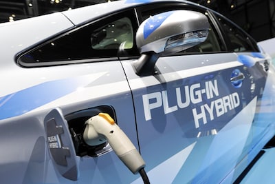 Une ONG fustige les voitures hybrides rechargeables: “L’une des plus grandes escroqueries de l’histoire de l’automobile”
