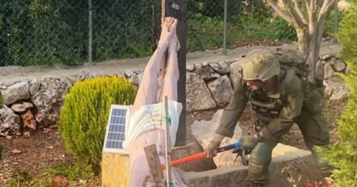 Un soldat israélien a-t-il détruit une statue de Jésus au Liban? L'armée  ouvre une enquête | 7sur7.be
