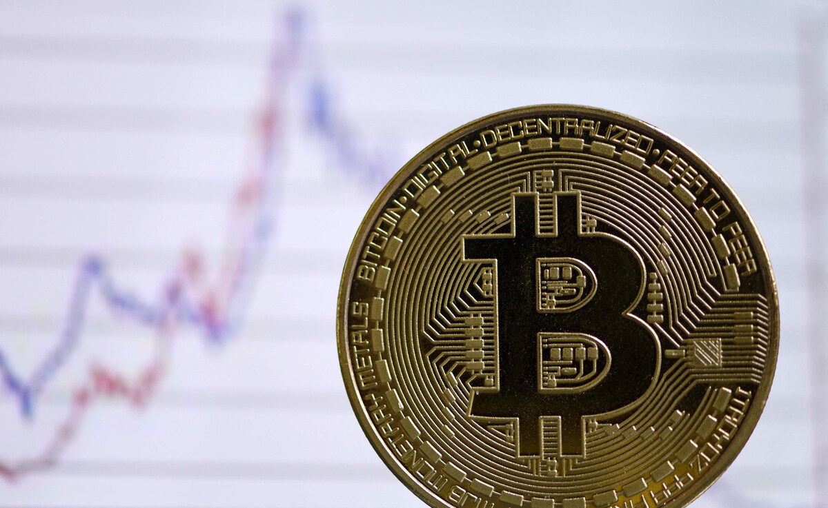 La barre des 90.000 dollars de nouveau franchie: le bitcoin reprend de la  valeur après une annonce de Trump | 7sur7.be