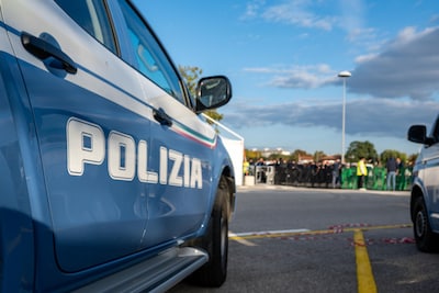 Une bombe explose sous la voiture d’un journaliste italien renommé
