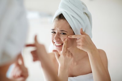 Fini les boutons? Un traitement novateur contre l’acné enfin approuvé