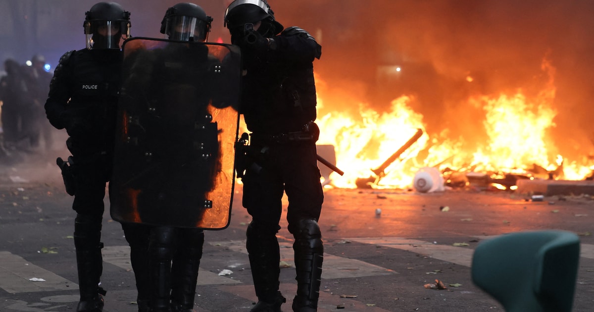 “Des rues entières méthodiquement ravagées” à Paris - Macron appelle à “faire bloc face aux semeurs de chaos”