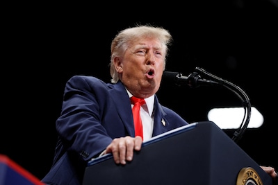 Une juge ordonne à l’administration Trump de cesser les pressions sur les agents électoraux