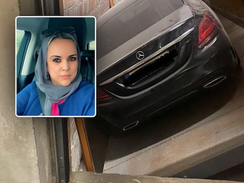 La voiture de Laila est coincée depuis près d’un an. 