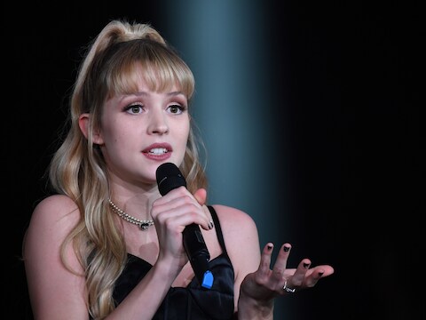 Un retour XXL: Angèle invite ses fans à découvrir son nouveau clip sur ...
