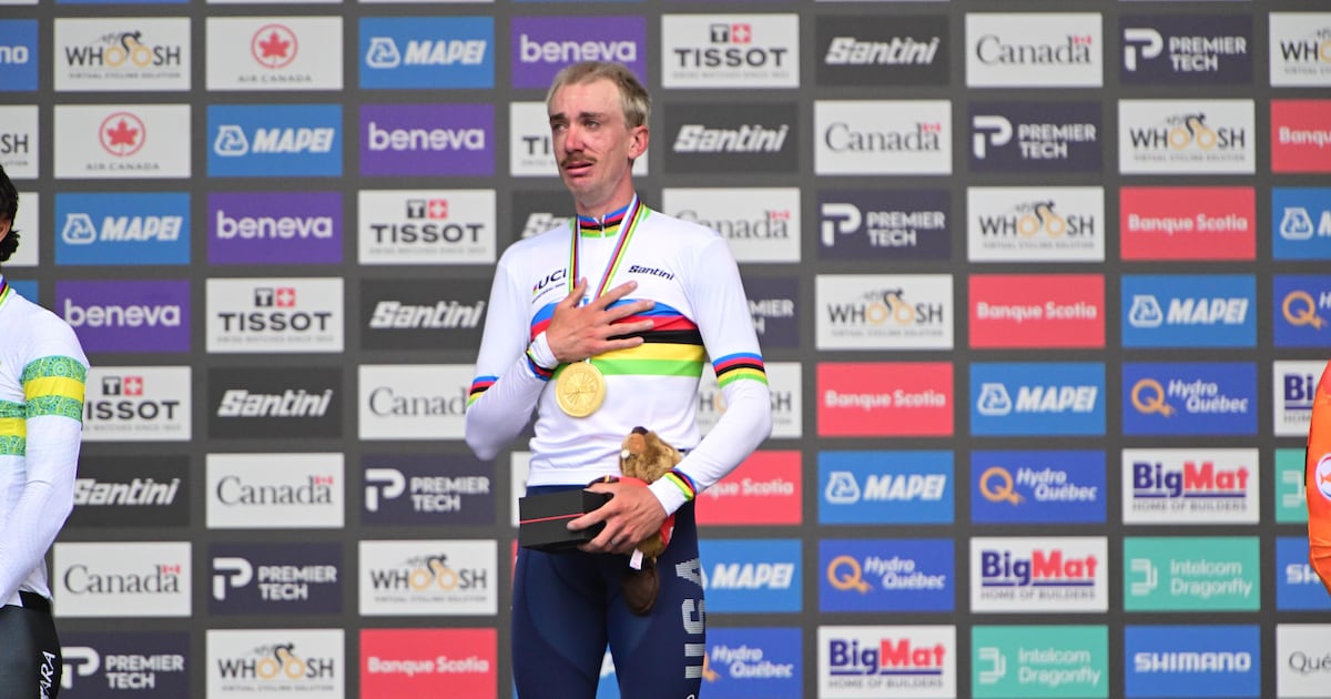 La première course de Brandon McNulty avec le maillot champion du monde ...