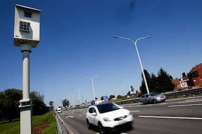 La preuve n’a pas suffi: flashée avec son téléphone à la main, une automobiliste est acquittée