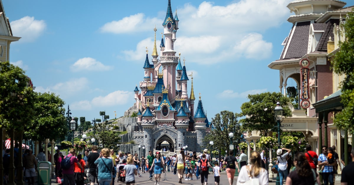 Une bande criminelle envoyait des enfants commettre des vols à Disneyland Paris: un butin moyen de 25.000 euros par jour