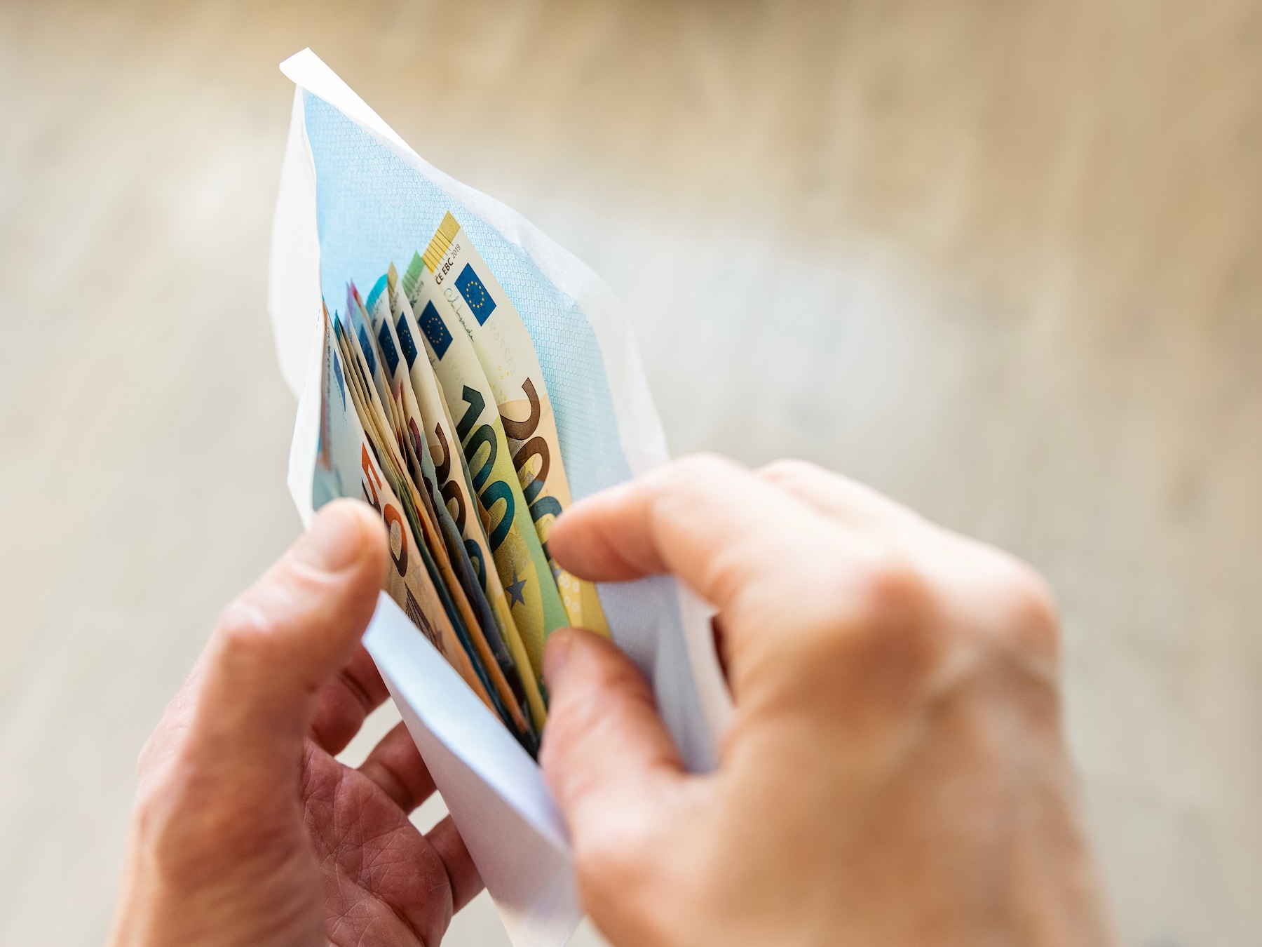 Les magasins peuvent-ils refuser votre argent liquide? Et que pouvez-vous payer avec des pièces et des billets?