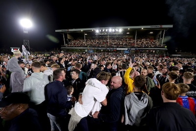 Une humiliation de plus pour Manchester United, soirée de fête et envahissement de terrain à Grimsby