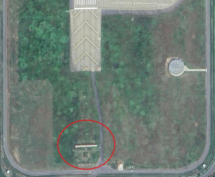 Le mur de béton de l'aéroport de Muan, en Corée du Sud, sur des images satellite.