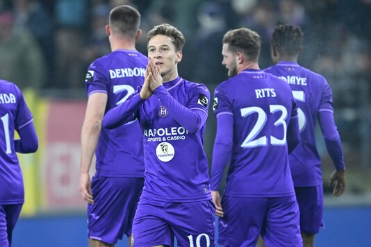 ANDERLECHT, BELGIUM - DECEMBER 27 : Verschaeren Yari midfielder of RSC Anderlecht celebrates scoring the equalising goal during the Jupiler Pro League match between RSC Anderlecht and FCV Dender EH on December 27, 2024 in Anderlecht, Belgium, 27/12/2024 ( Photo by Nico Vereecken / PhotoNews