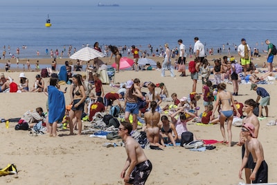 “Un week-end vraiment exceptionnel”: des milliers de touristes sont venus se rafraîchir sur la Côte