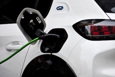 La voiture électrique de plus en plus avantageuse en Europe: “Difficile de passer à côté de ces économies”