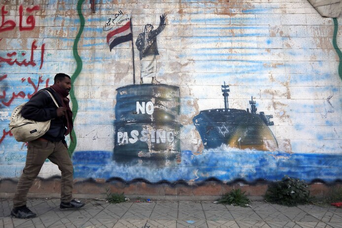 Peinture murale à Sanaa, la capitale du Yémen, saluant les attaques des Houthis contre les navires.