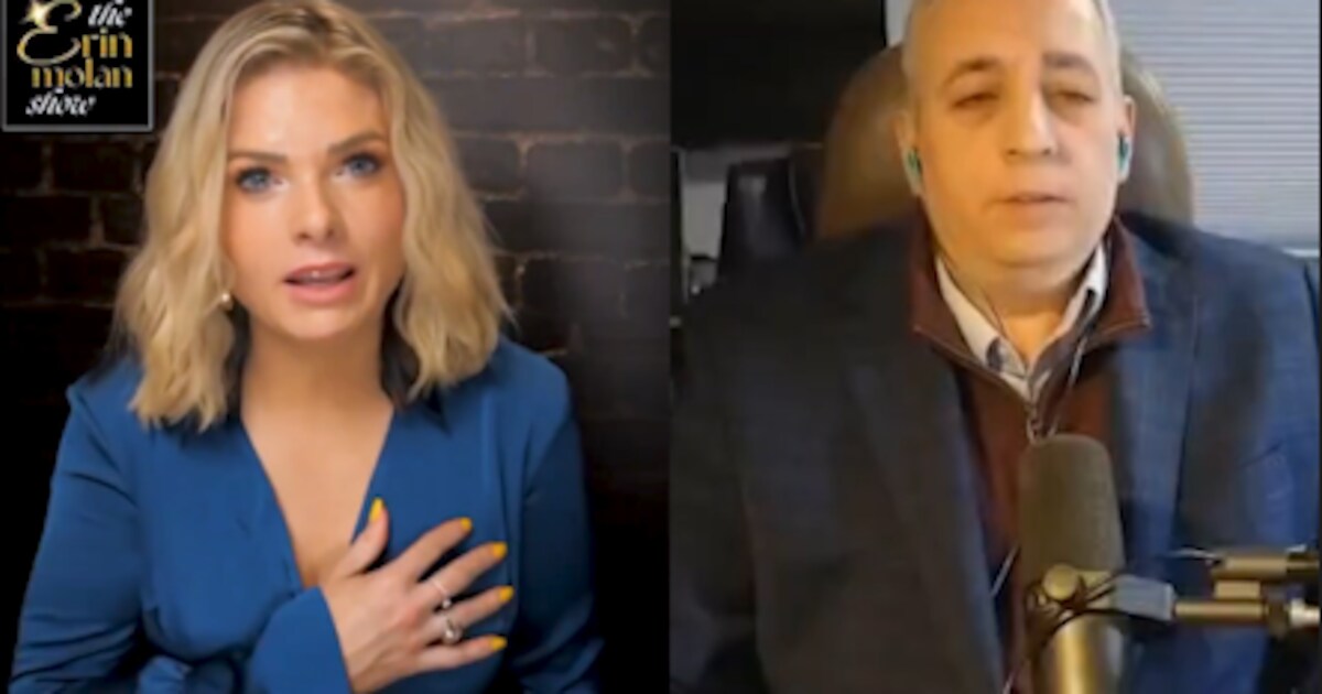 Moment gênant pour une journaliste australienne: son chemisier s’ouvre ...