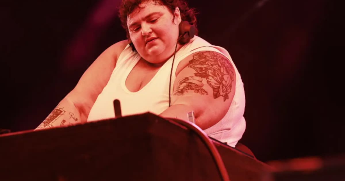 un-concert-de-la-dj-barbara-butch-interrompu-par-des-militants