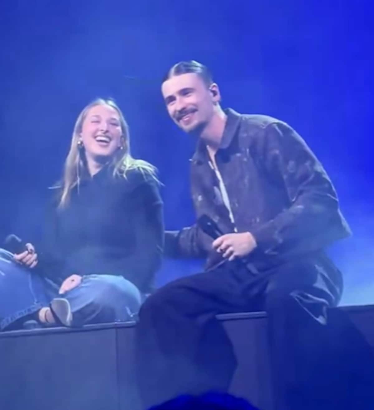 Une surprise de taille: Helena rejoint Pierre Garnier sur la scène de Forest National | 7sur7.be