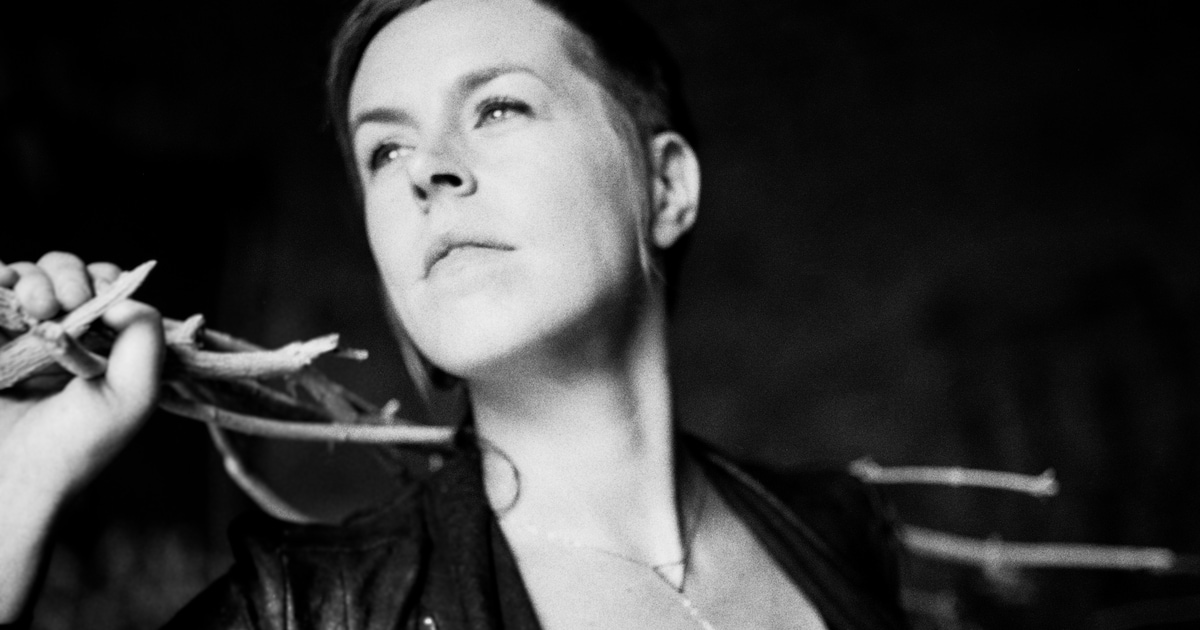 Ce 13 mai, la chanteuse liégeoise Ilia sera en tournée... dans votre ...