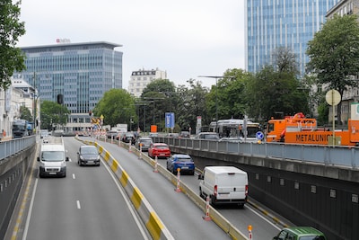 Une voiture tombe dans le tunnel Botanique à Bruxe