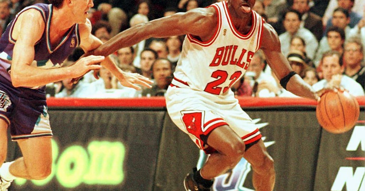 Six baskets de Michael Jordan adjugées 8 millions de dollars aux ...